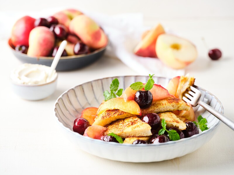 Hartverwarmend ontbijtje: wentelteefjes met warm fruit en mascarpone