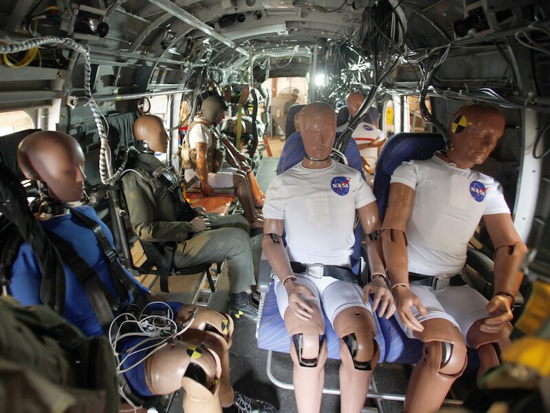 De crash test dummies in de helikopter.