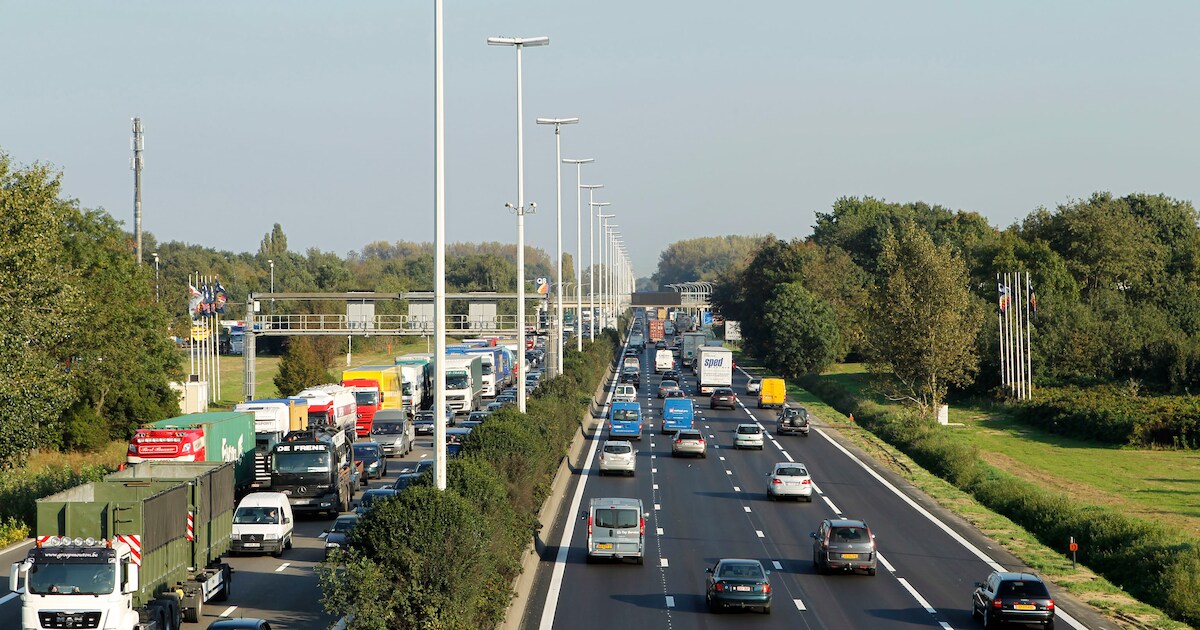 Spitsstroken op E313 krijgen nieuwe openingsuren: Vlaams ...
