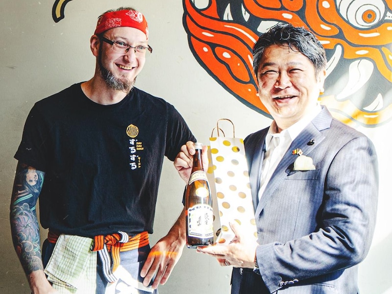 Chef Nick Hofman en Takashi Murayama, burgemeester van Kanazawa