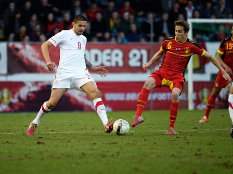 Mitrovic in duel met Julien De Sart.