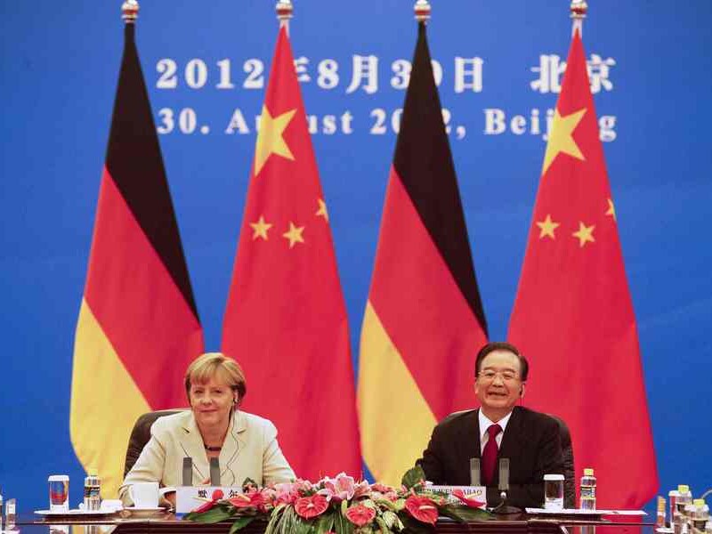 De Chinese premier Wen Jiabao samen met Duitse bondskanselier Angela Merkel.