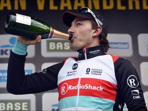 Fabian Cancellara drinkt wijn uit de fles, maar hoe zou het uit blik smaken?