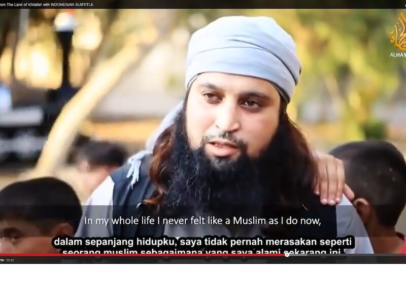 Voormalig Sharia4Belgium-woordvoerder Abu Hanifah uit Antwerpen strijdt al lange tijd bij IS. Hij dook vorige week op in een IS-propagandafilm.