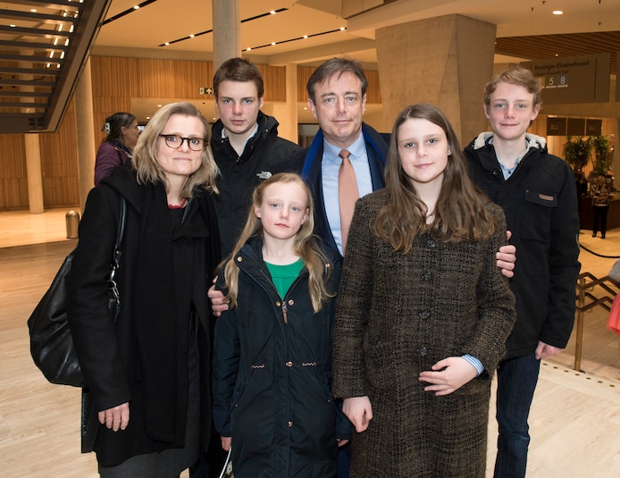 bart-de-wever-over-zijn-vakantiejob-onze-kinderen-hebben-het-op-heel