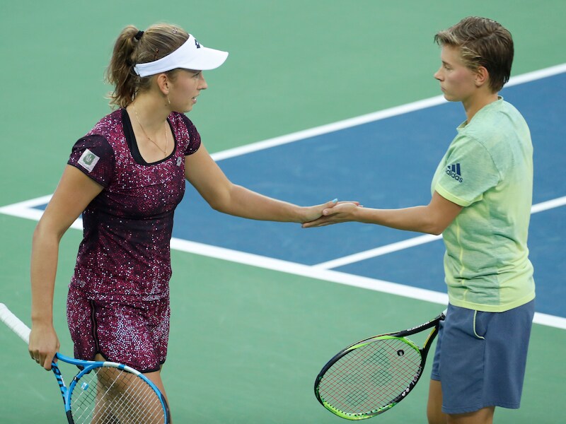 Mertens en Schuurs verliezen in kwartfinales dubbelspel bij debuut op WTA Finals - Bertens en Stephens naar laatste vier in enkelspel