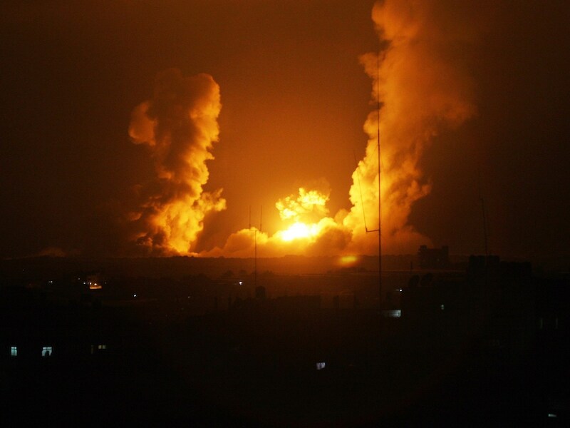 Een explosie in Gaza na een Israëlische luchtaanval