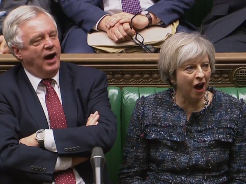 De Britse premier Theresa May en brexit-minister David Davis.