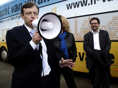 N-VA-voorzitter De Wever op campagne voor de gemeenteraadsverkiezingen van oktober.