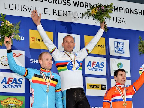 Vantornout keek bijzonder sip op het podium, logisch als je de wereldtitel op een haar na mist