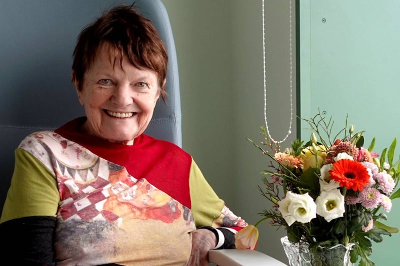 Janine Bischops (84) laat vanuit het ziekenhuis in haar hart kijken: “Ik  heb vrede met m'n pensioen, maar hoop op nog één laatste scène in 'Familie'”  | BV | HLN.be
