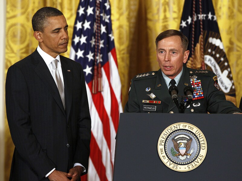 Archieffoto van november vorig jaar: Petraeus en president Obama.