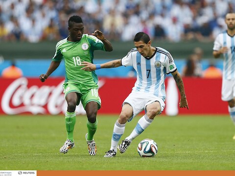 Michel Babatunde, hier met Nigeria aan de slag op het WK tegen Argentinië.