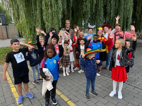 De eerste schooldag was een wereldreis voor de leerlingen. 