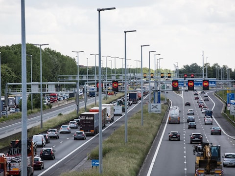 Door werken aan het verkeersknooppunt in Zwijnaarde staat er een file op de E17 (archiefbeeld).