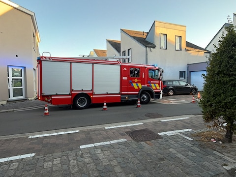 Wagen rijdt in op gevel in Wetteren.