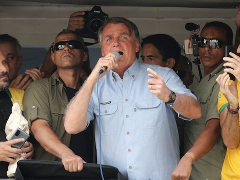De Braziliaanse president Jair Bolsonaro tijdens zijn toespraak dinsdag in São Paulo, waarin hij een aantal van zijn felle uitspraken bezigde richting een van de rechters van het Hooggerechtshof.