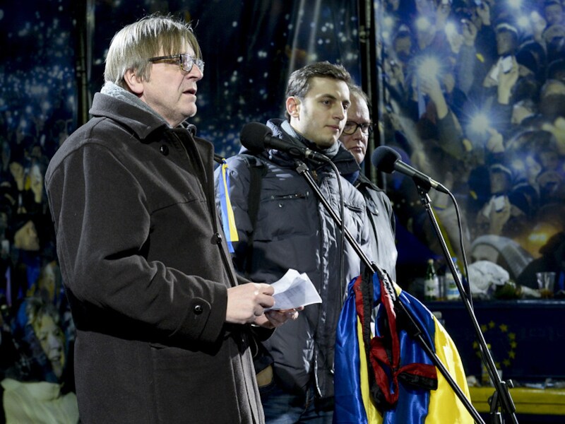 Guy Verhofstadt tijdens een bezoek van EU-diplomaten aan Oekraïne.