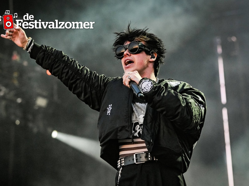 KIJK. En toen stond de Main Stage van Pukkelpop plots vol: Yungblud neemt resem fans mee het podium op