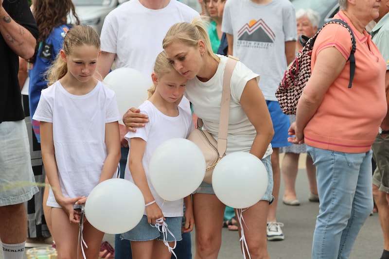 Stille wake voor de slachtoffers van het schoolbusdrama in Buggenhout.