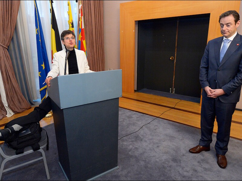 Gouverneur Cathy Berx bij de eedaflegging van burgemeester Bart De Wever.