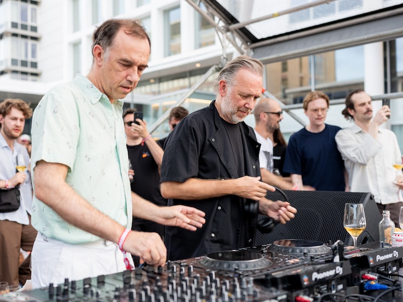 2manydjs speelt gratis set bij heropening Design Museum Gent.
