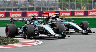Ploeggenoten Kimi Antonelli en George Russell vechten geweldig duel uit, Max Verstappen derde