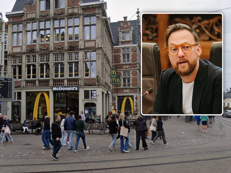 De jongeren verzamelden op de Korenmarkt in Gent. Inzet: Matto Langeraert, woordvoerder van de Gentse politie.