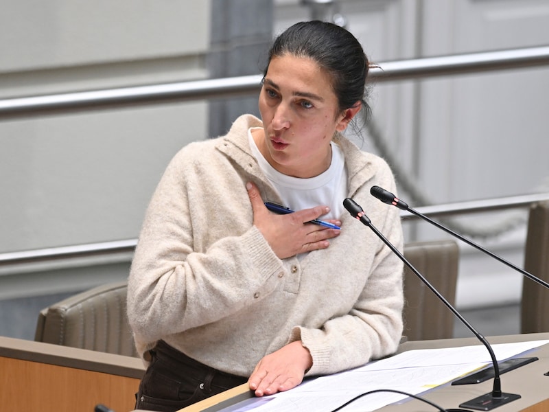 Ruim 1.300 schooldirecteurs klagen in een open brief steen en been over beleid onderwijsminister Demir