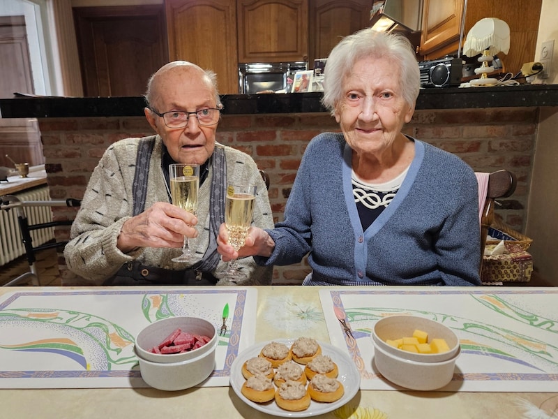 In april van dit jaar klonken Victor Depoortere en Godelieve Seynaeve uit Sint-Eloois-Winkel nog op hun huwelijksverjaardag.