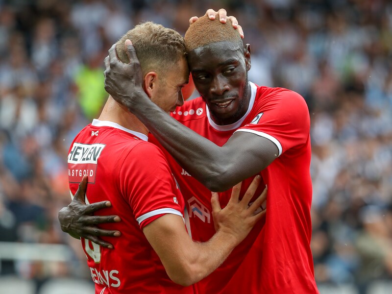 VIDEO. Mandanda redt nog volley Hairemans, maar Yatabaré knalt rebound staalhard in doel