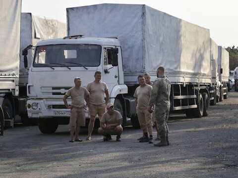 De Russische trucks in Loehansk.