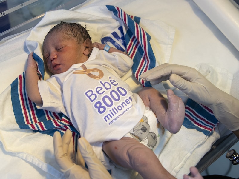 De 8.000 miljoenste of 8 miljardste baby op aarde is vandaag geboren. Damian zag het levenslicht in Santo Domingo in de Dominicaanse Republiek. 