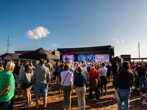 Sfeerbeeld van een concert op de Rotonde.&nbsp;