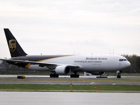 In Newark wordt een UPS-vrachtvliegtuig onderzocht dat uit Jemen afkomstig is.