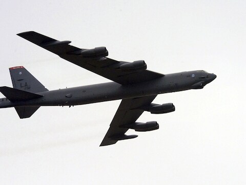 Een B-52 bommenwerper tijdens een oefening van de VS bij het Koreaanse schiereiland.