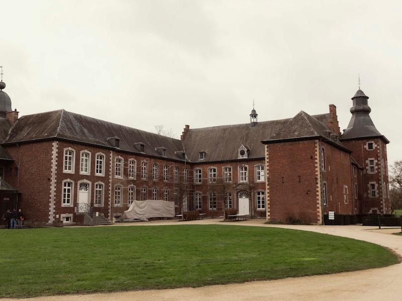 Drie gewonden na massale vechtpartij in viersterrenhotel in Tongeren-Borgloon: 300 seizoensarbeiders in overvol kasteel