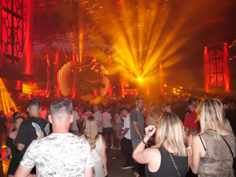 HERBELEEF. Tropische editie van Extrema Outdoor bracht Houthalen het hele weekend aan het dansen