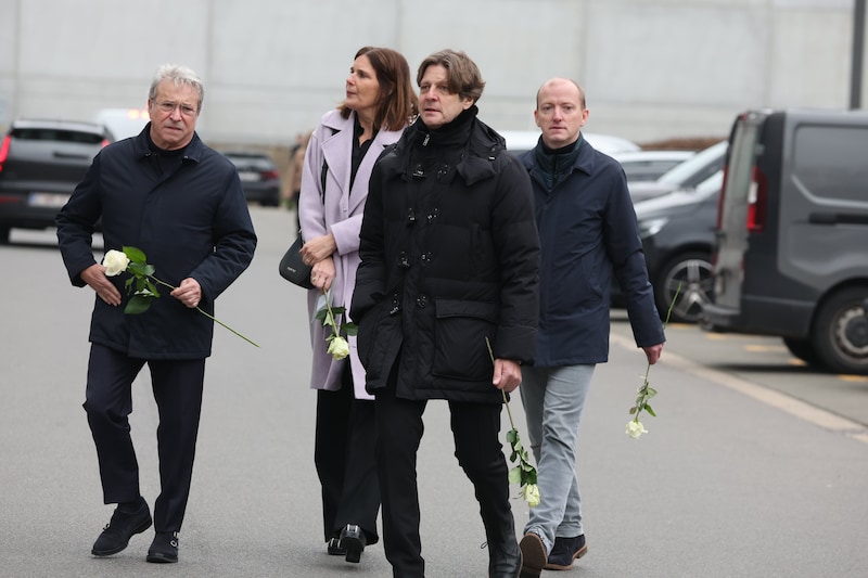 Garry Hagger (links) en Günther Neefs (midden)