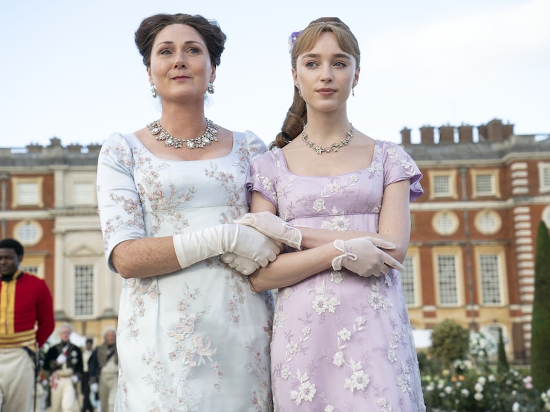 De nieuwe spin-off gaat over Violet Bridgerton (links)