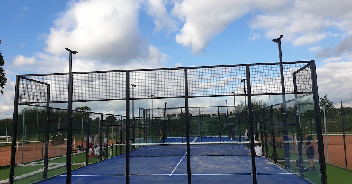 Twee gloednieuwe padelterreinen klaar voor gebruik | Regio | HLN.be