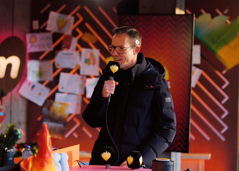 Vlaams Minister Rob Beenders (Vooruit) lijdt sinds zes jaar aan de ziekte van Ménière en heeft sindsdien twee gehoorimplantaten.