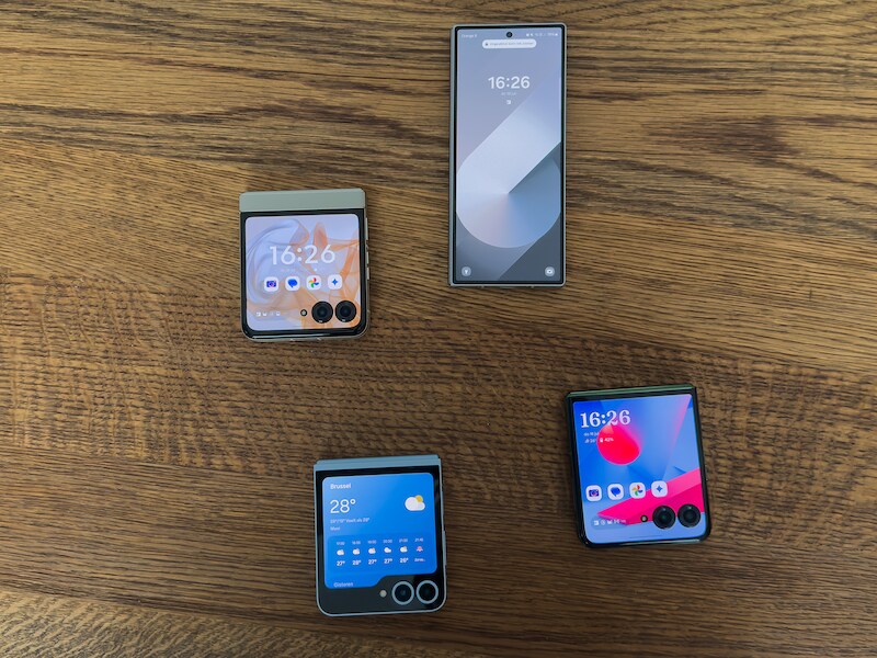 De Motorola Razr 50, Samsung Galaxy Fold 6, Samsung Galaxy Flip 6 en Motorola Razr 50 Ultra.
