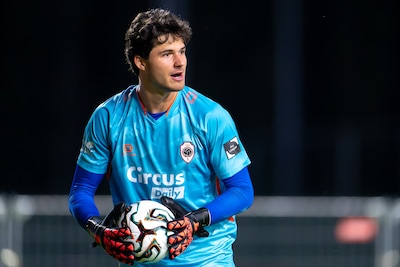 Senne Lammens traint niet meer mee bij Antwerp met oog op transfer - Celtic denkt aan Kasper Dolberg