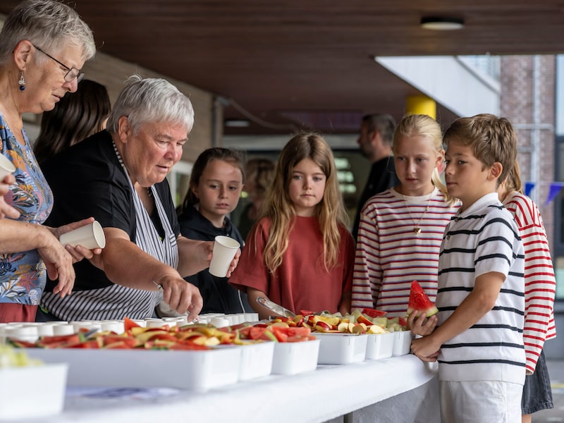 Gezonde start met fruitbuffet van Brooddoosnodig in HEHA-school