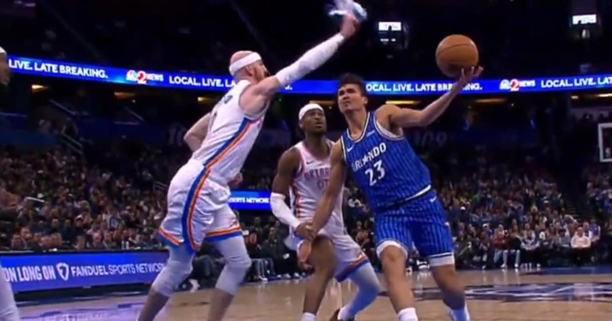 Ajay Mitchell en Oklahoma zeker van play-offs, ploegmaat van Belg zet block met... schoen | NBA