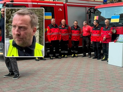 Oekraïense brandweerlui in Kiev brachten een eerbetoon aan Brusselse brandweerman Olivier Francotte (inzet), die vorige week overleed na een dubbele explosie in Brussel.