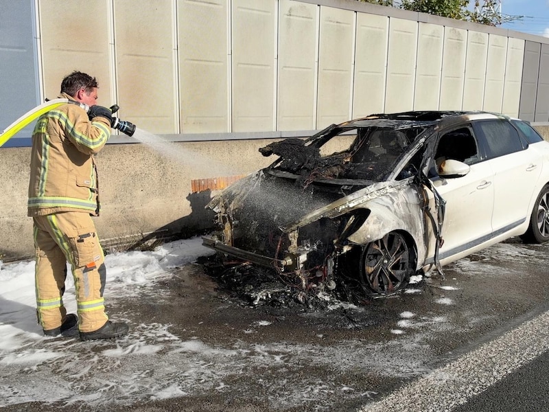Wagen uitgebrand op E40 in Jabbeke: bestuurder kan zichzelf in veiligheid brengen