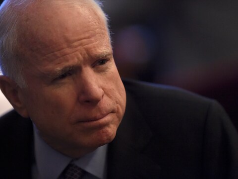 Senator en Trump-criticus John McCain vreest dat het decreet "een zelf toegebrachte wonde wordt in de strijd tegen het terrorisme."