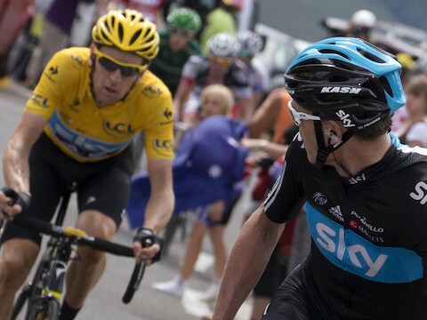 Knecht Froome moest in de bergritten meermaals wachten op Wiggins.